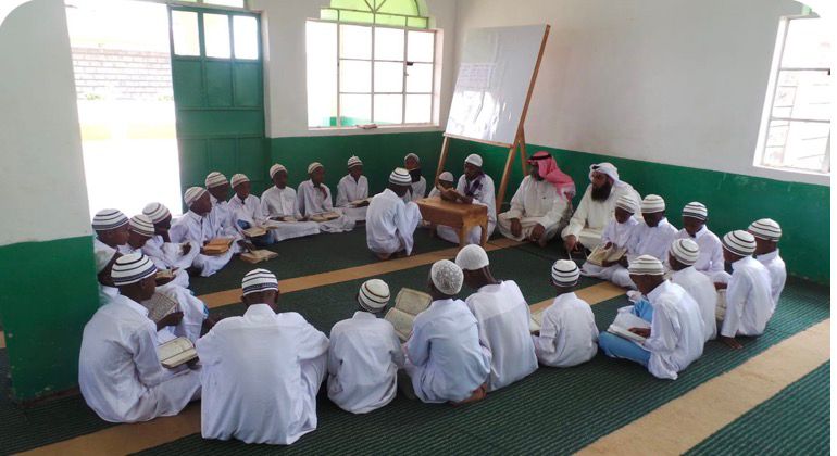 كفالة إمام مسجد المرحوم باذن الله عبد العزيز الخطيب وأبنائه من شهر 3-2026 إلى8  / 2027