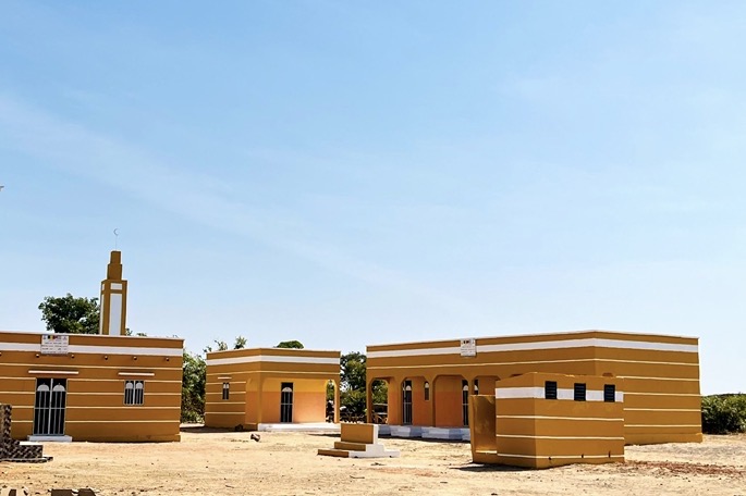 بناء مركز اسلامي باسم نبيلة عبدالعزيز العسعوسي ووالديها