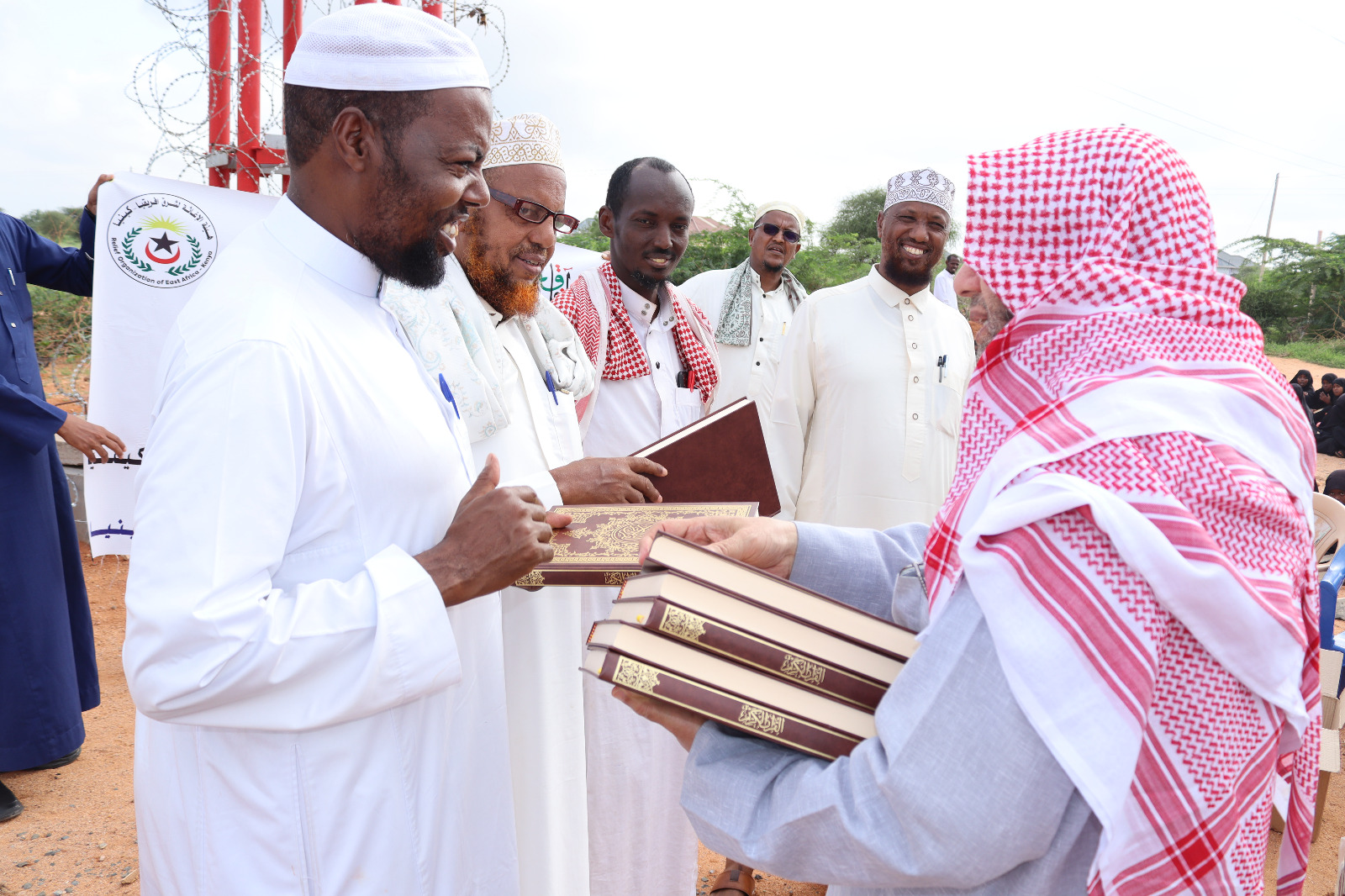 شراء عدد 100 مصحف لصالح مسجد احمد عبد الله الهزاع وامل عبد الواحد العقرب رحمهما الله